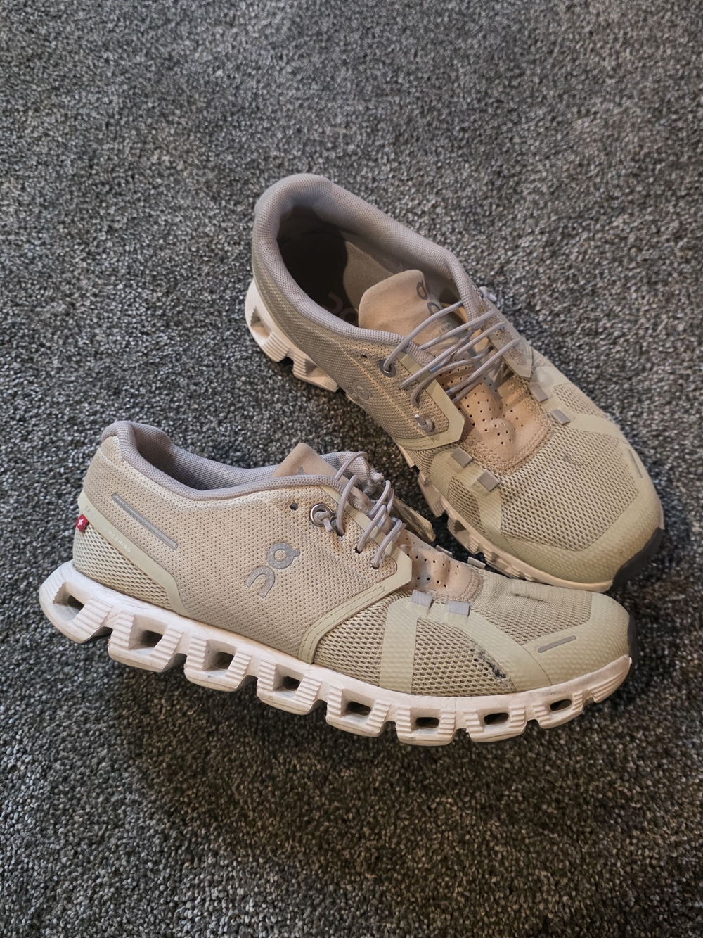Women's On Cloud 5 Size 7.5 womans